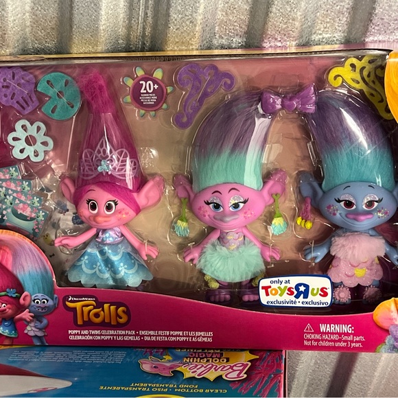 NEW DreamWorks Trolls DOLL POPPY AND THE TWINS CELEBRATION PACK TOYS ‘R US - Picture 1 of 3